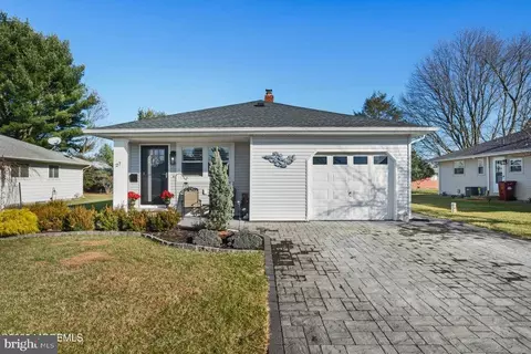 27 Montserrat St, Toms River, NJ 08757
