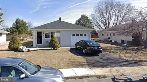 27 Montserrat St, Toms River, NJ 08757