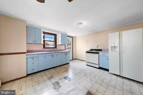 Entry Way - 54 Atlantic Ave, Waretown, NJ 08758 photo 2 of 2