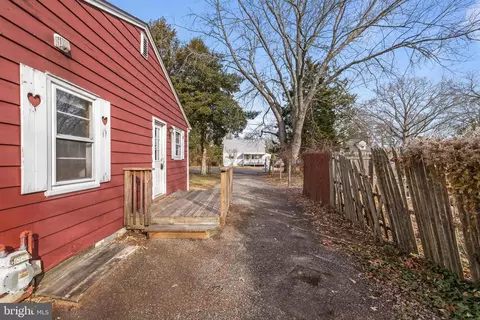 Entry Way - 54 Atlantic Ave, Waretown, NJ 08758 photo 1 of 2