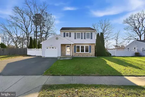 28 Bayberry Ct, Brick, NJ 08723
