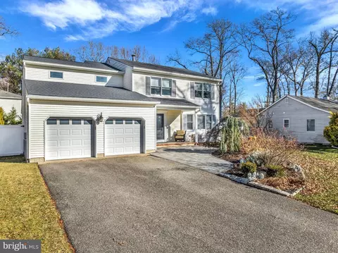 890 Roundtree Dr, Toms River, NJ 08753