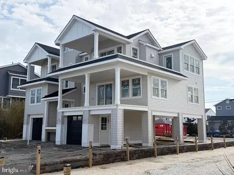 354 W 11th St, Ship Bottom, NJ 08008