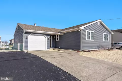121 E Schuylkill Rd, Tuckerton, NJ 08087