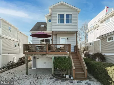 18 W 16th St, Long Beach, NJ 08008