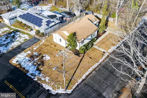 76 Poplar St, Waretown, NJ 08758