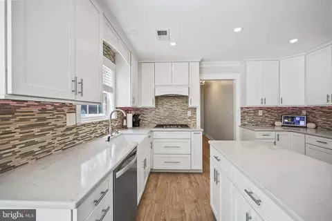 Kitchen - 304 Mackenzie Dr, Jackson, NJ 08527 photo 4 of 7