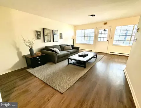 842 B Inverness Ct, Lakewood, NJ 08701