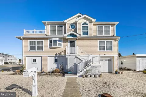 295 N 7th St, Surf City, NJ 08008