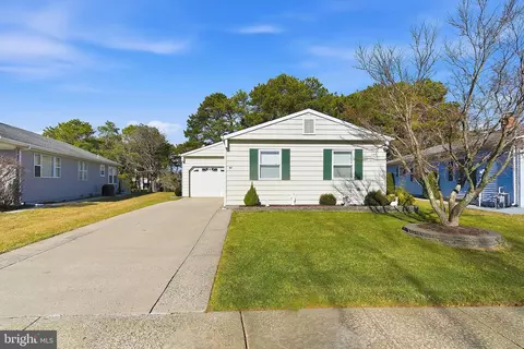 97 Selkirk Ave, Toms River, NJ 08757