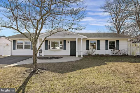 5 Fresno St, Barnegat, NJ 08005