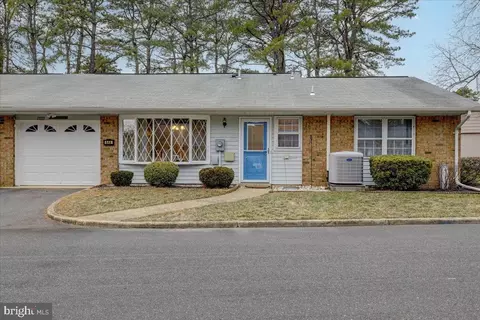 64 Cambridge Cir #A, Manchester Township, NJ 08759