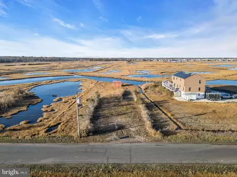 1011 Balsam Dr, Bayville, NJ 08721