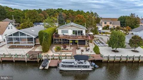 68 Edgewater Dr, Tuckerton, NJ 08087