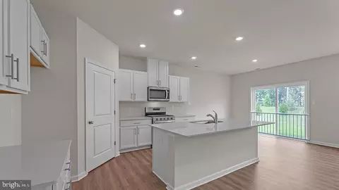 5 Dahlia Ct, Bayville, NJ 08721