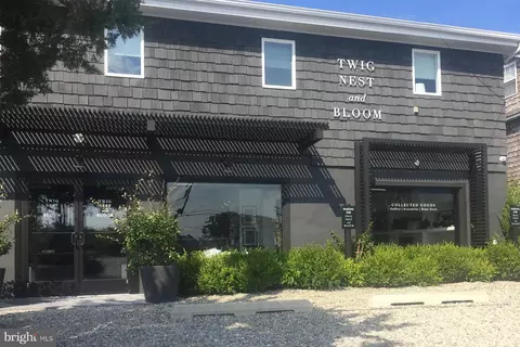 35 W 4th St, Barnegat Light, NJ 08006