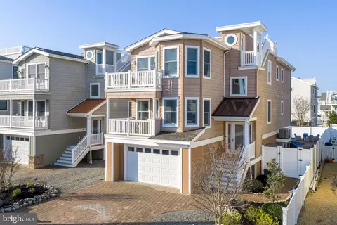 48 S 1st St, Surf City, NJ 08008