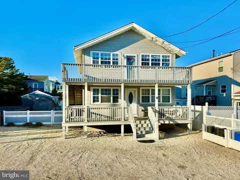 6 E 35th St #B, Long Beach Township, NJ 08008