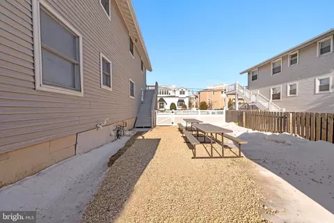 6 E 35th St #B, Long Beach Township, NJ 08008
