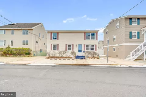 3 Mea Ln, Long Beach Township, NJ 08008