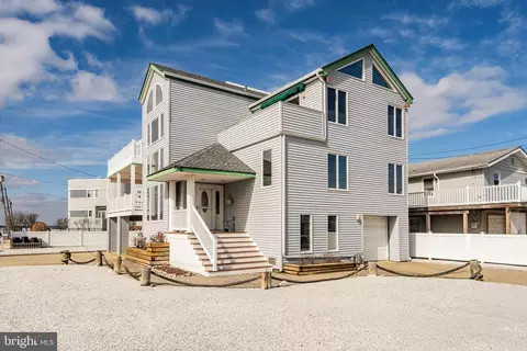 307 N 13th St, Surf City, NJ 08008
