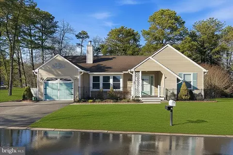 27 Amesbury Rd, Manchester Township, NJ 08759