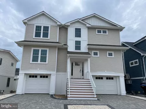 39 Weaver Dr, Manahawkin, NJ 08050