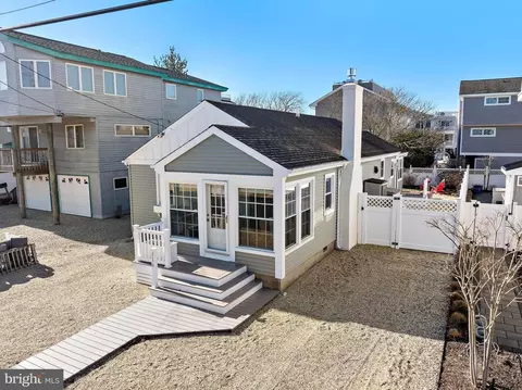 116 E 28th St, Long Beach Township, NJ 08008