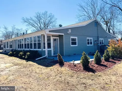 6 Pine St #C, Toms River, NJ 08753