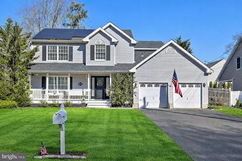 584 Coral Ln, Manahawkin, NJ 08050