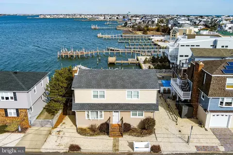 13 E Hodgson Ln, Long Beach Township, NJ 08008