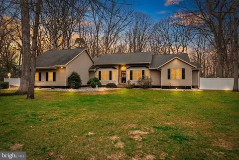 5 Pin Oak Dr, New Egypt, NJ 08533
