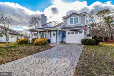 11 Poplar Ct, Barnegat, NJ 08005