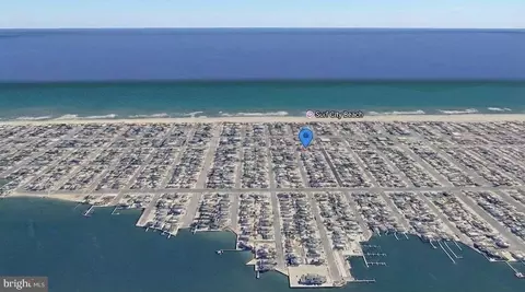 813 N Central Ave, Surf City, NJ 08008