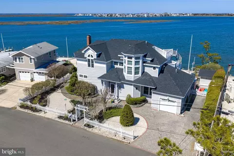 50 W Holly Dr, Long Beach Township, NJ 08008