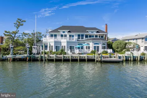 50 W Holly Dr, Long Beach Township, NJ 08008