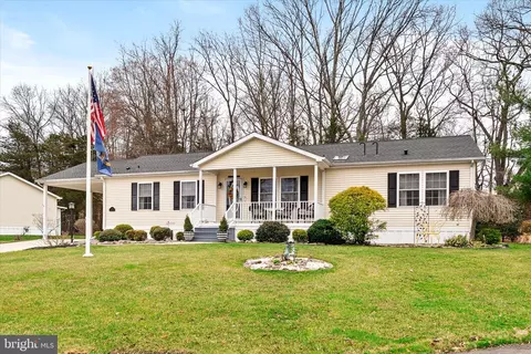 11 Mulberry Dr, Cream Ridge, NJ 08514