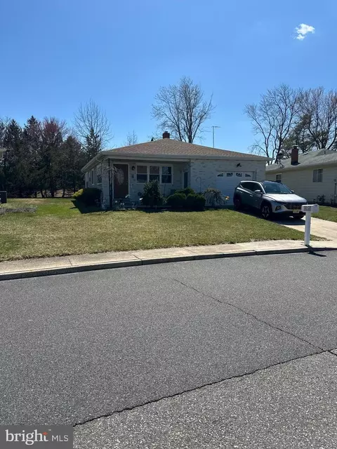 15 Bonaire Dr, Toms River, NJ 08757