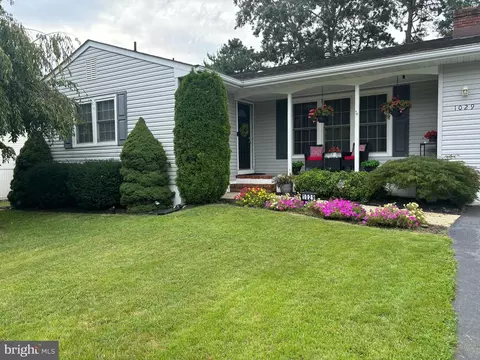 1029 Beach Ln, Manahawkin, NJ 08050