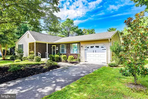 3 Brookdale Ct, Whiting, NJ 08759