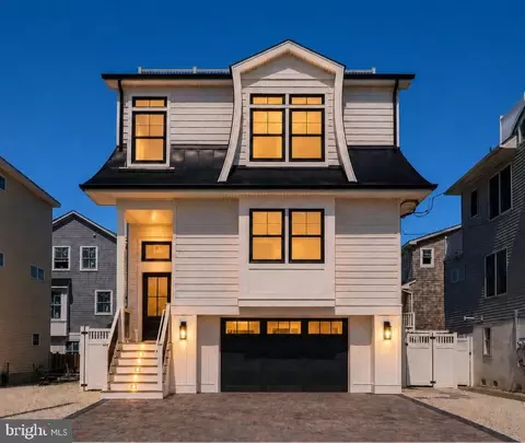 7 W 29th St, Long Beach, NJ 08008