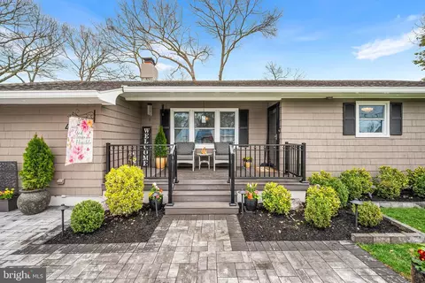 465 Commodore Dr, Forked River, NJ 08731