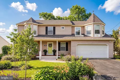 136 W End Ave, Island Heights, NJ 08732