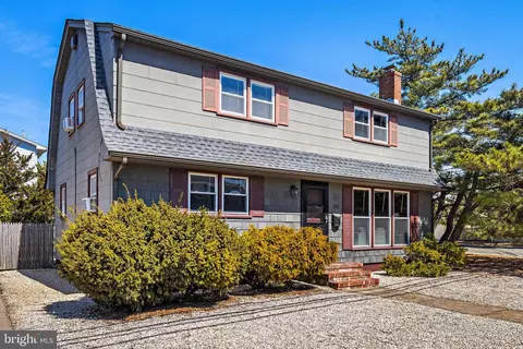 109 E Mac Evoy Ln, Long Beach Township, NJ 08008