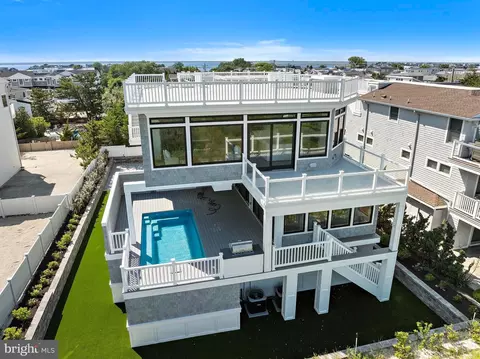 11 E 30th St, Barnegat Light, NJ 08006