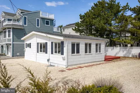 23 W Tebco Ter, Long Beach Township, NJ 08008