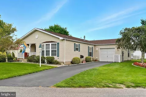 75 Perry Ln, Manahawkin, NJ 08050