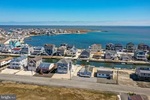16 Carroll Ave, Tuckerton, NJ 08087