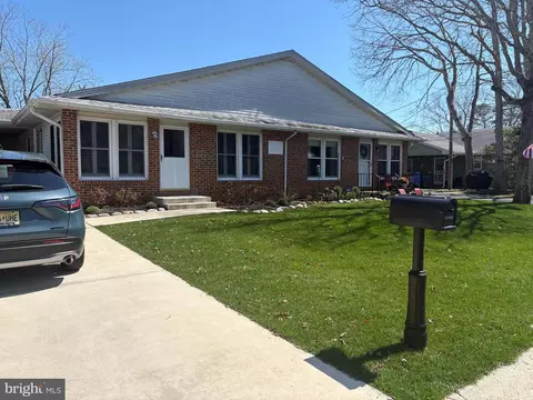 13 B Walnut Rd, Manahawkin, NJ 08050
