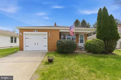 7 Pavilion St, Toms River, NJ 08757